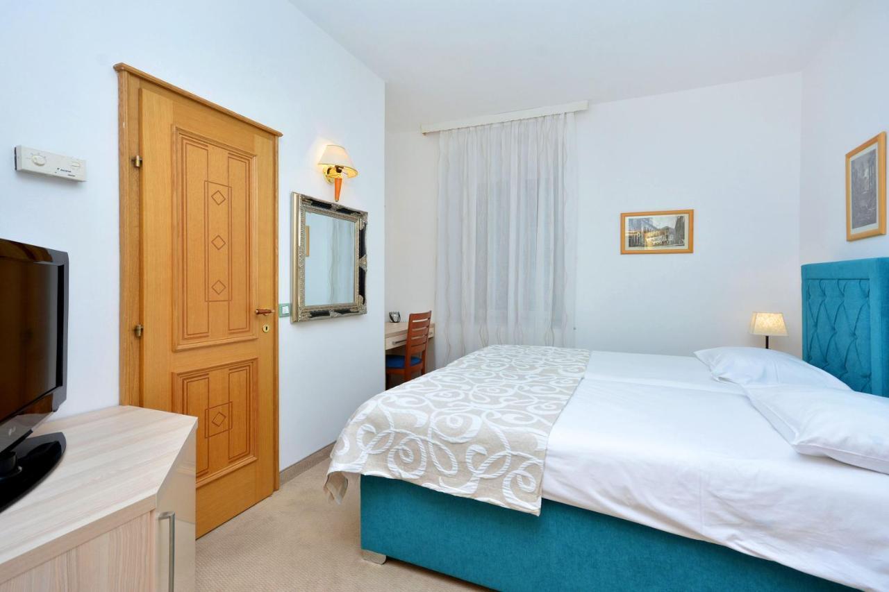 Hotell Adriana 3*